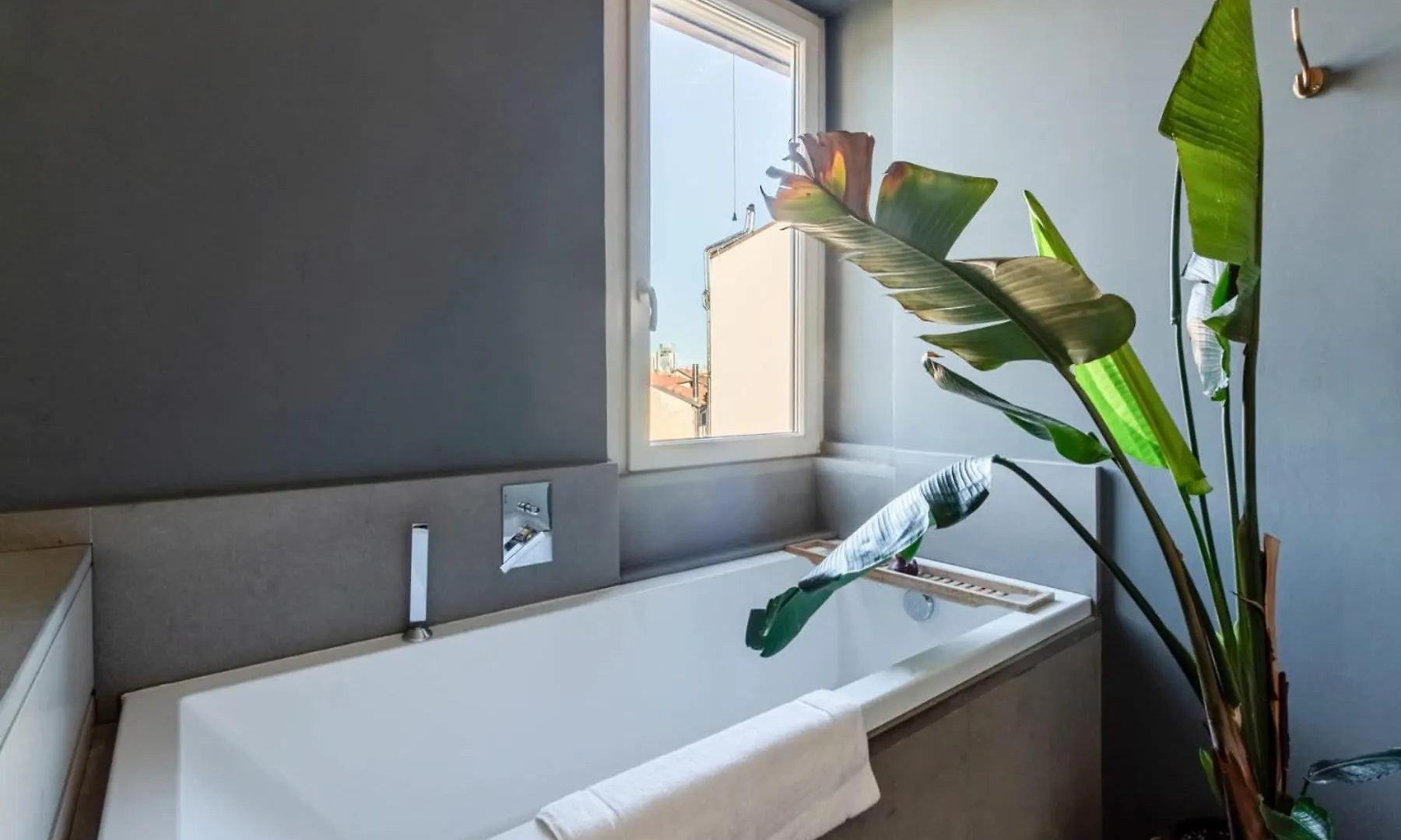 Homeby, Casa Canonica Charming Apartment In Arco Della Pace Milan