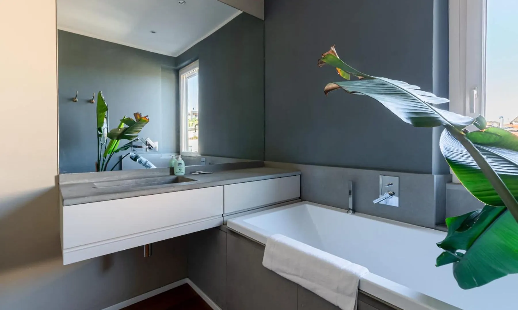 Homeby, Casa Canonica Charming Apartment In Arco Della Pace Milan
