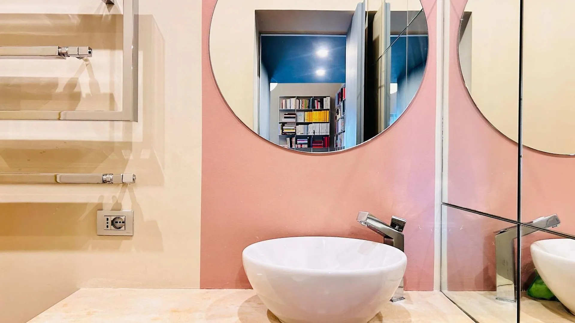 Homeby, Casa Canonica Charming Apartment In Arco Della Pace Milan